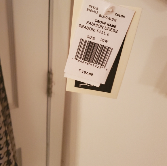 Dress - Picture 2 of 4